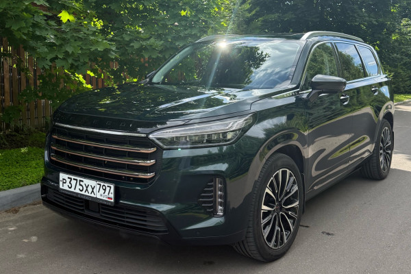 Прокат авто exeed vx бизнес класса 2023 года в городе Москва Аэропорт от 5440 руб./сутки, полный привод, двигатель: бензин, объем 249 литров, каско (Мультидрайв), ОСАГО (Впишу в полис), без водителя, недорого - RentRide