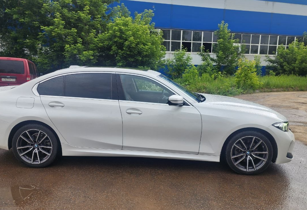 Аренда bmw bmw бизнес класса 2023 года в городе Москва Щелковская от 6400 руб./сутки, задний привод, двигатель: бензин, объем 2 литра, ОСАГО (Мультидрайв), без водителя, недорого, вид 4 - RentRide