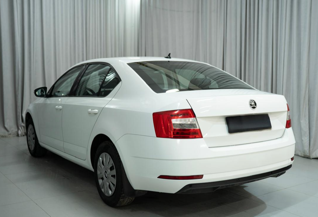 Аренда skoda octavia эконом класса 2020 года в городе Москва Яхромская от 2100 руб./сутки, передний привод, двигатель: бензин, объем 1.6 литров, ОСАГО (Мультидрайв), без водителя, недорого, вид 6 - RentRide