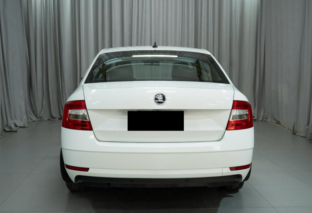 Аренда skoda octavia эконом класса 2020 года в городе Москва Яхромская от 2100 руб./сутки, передний привод, двигатель: бензин, объем 1.6 литров, ОСАГО (Мультидрайв), без водителя, недорого, вид 4 - RentRide