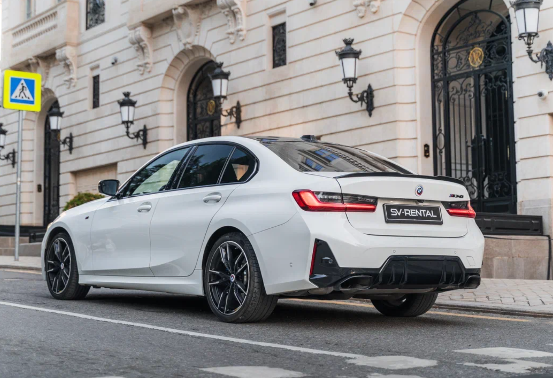 Аренда bmw 340 бизнес класса 2022 года в городе Москва Спортивная от 16000 руб./сутки, задний привод, двигатель: бензин, объем 3 литра, каско (Мультидрайв), ОСАГО (Мультидрайв), без водителя, недорого, вид 3 - RentRide