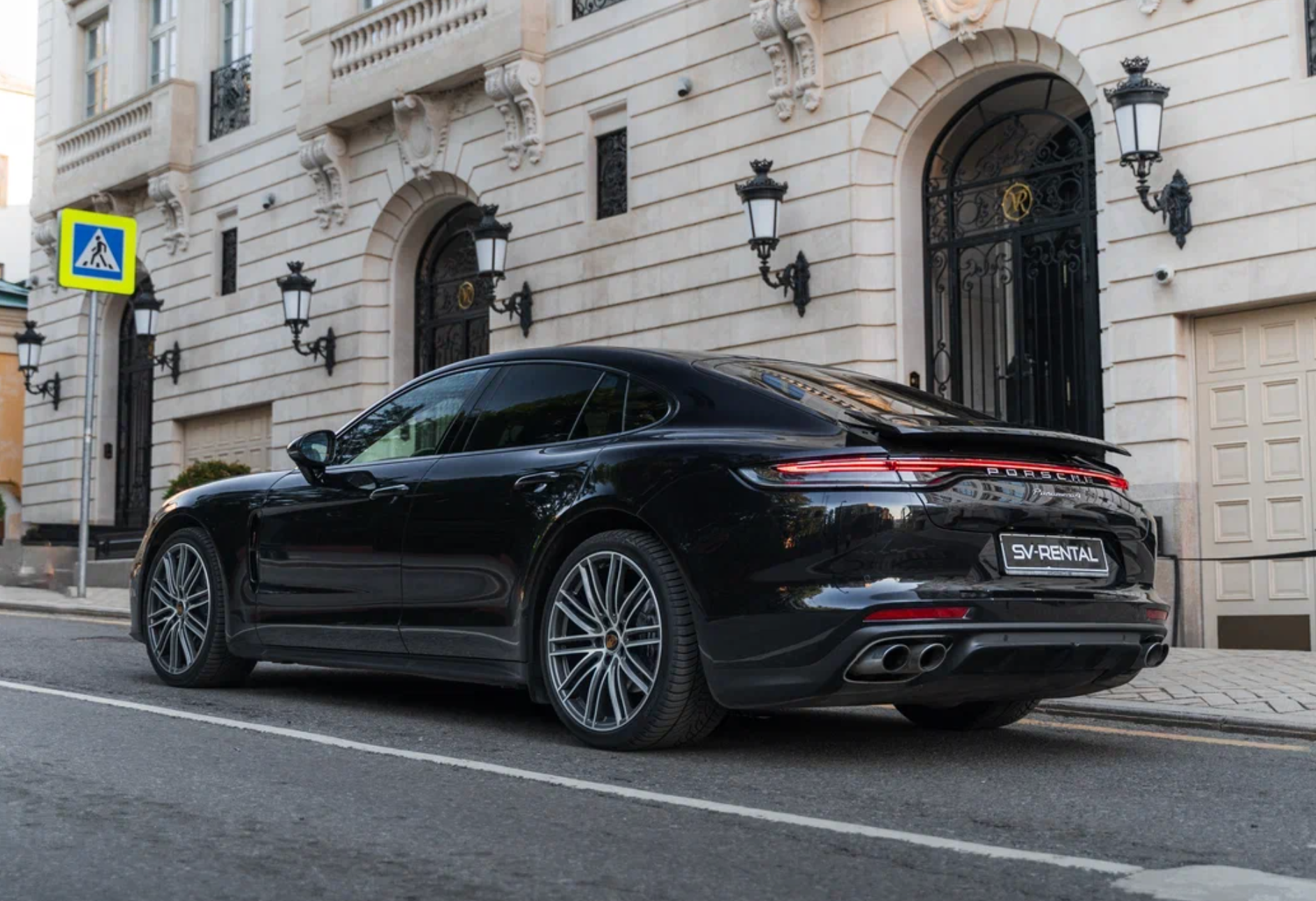 Аренда porsche panamera премиум класса 2021 года в городе Москва Спортивная от 21600 руб./сутки, полный привод, двигатель: бензин, объем 2.9 литров, каско (Мультидрайв), ОСАГО (Мультидрайв), без водителя, недорого, вид 3 - RentRide