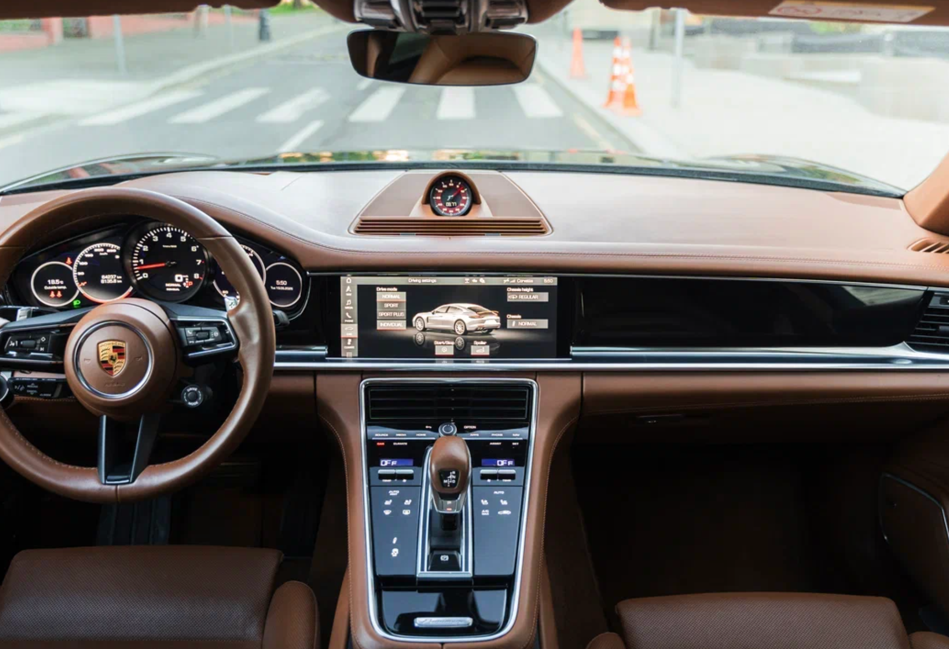 Аренда porsche panamera премиум класса 2021 года в городе Москва Спортивная от 21600 руб./сутки, полный привод, двигатель: бензин, объем 2.9 литров, каско (Мультидрайв), ОСАГО (Мультидрайв), без водителя, недорого, вид 5 - RentRide