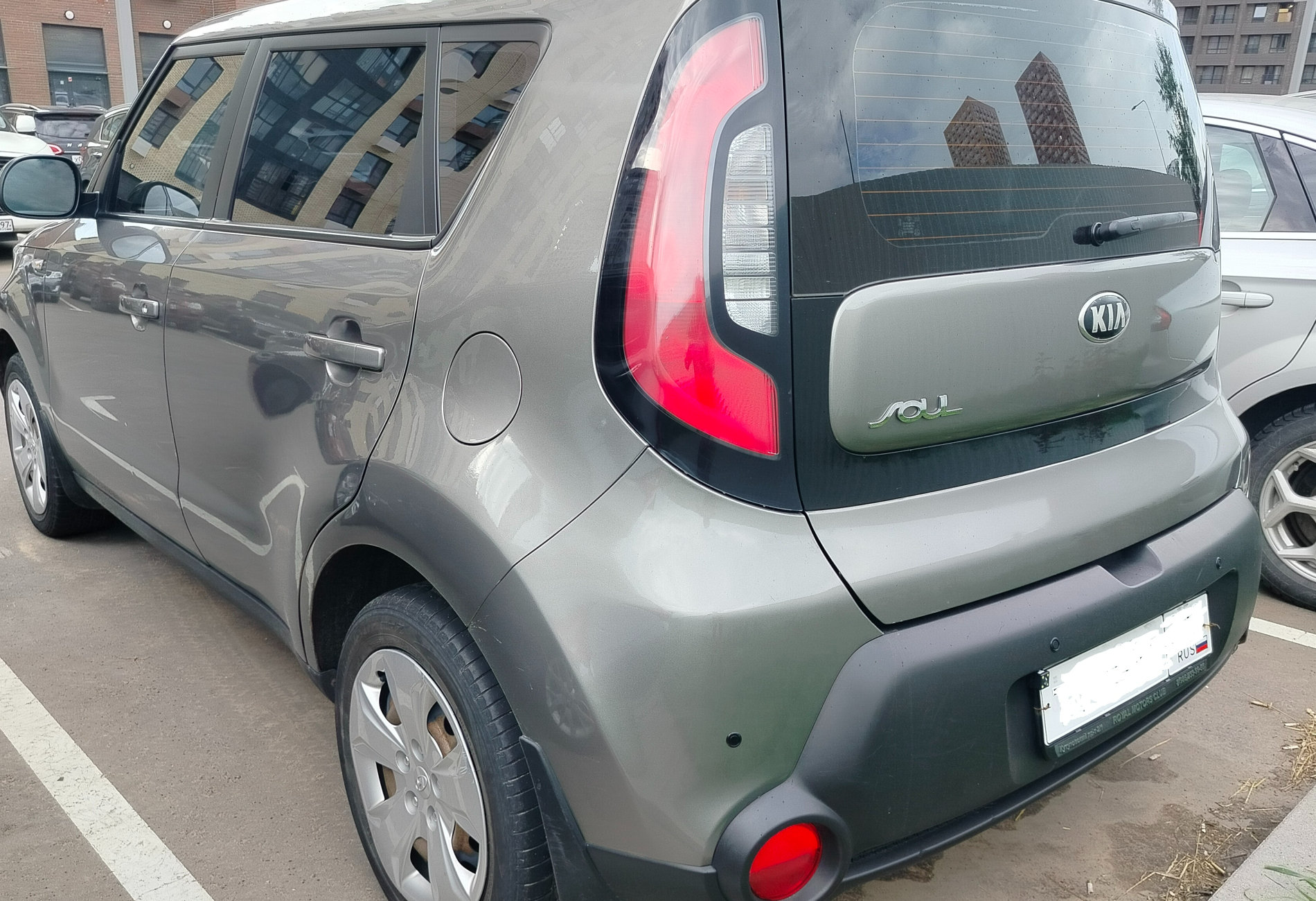 Аренда kia soul эконом класса 2015 года в городе Москва Аминьевская от 2800 руб./сутки, передний привод, двигатель: бензин, объем 1.6 литров, ОСАГО (Впишу в полис), без водителя, недорого, вид 2 - RentRide