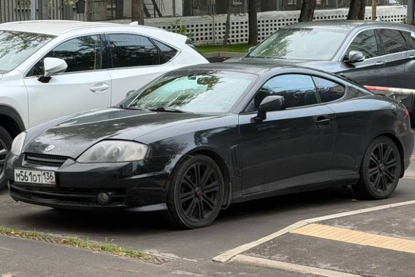 Прокат авто hyundai tiburon 2004 года в городе Москва от 6400 руб./сутки, передний привод, двигатель: бензин, объем 2 литра, ОСАГО (Впишу в полис), без водителя, недорого - RentRide