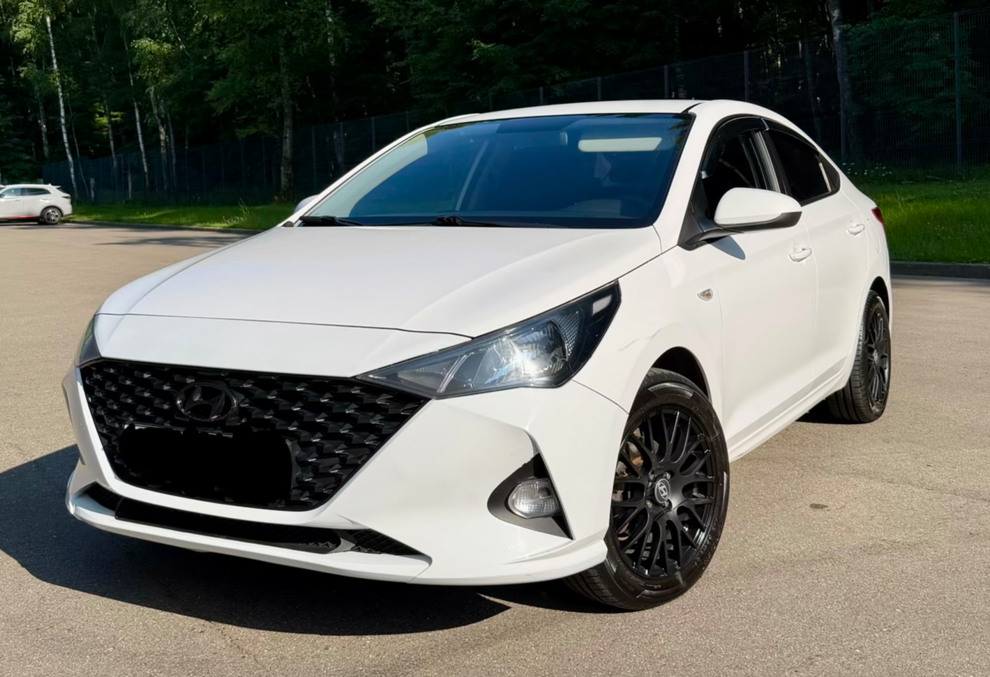 Аренда hyundai solaris эконом класса 2021 года в городе Москва Саларьево от 2150 руб./сутки, передний привод, двигатель: бензин, объем 1.6 литров, ОСАГО (Мультидрайв), без водителя, недорого - RentRide
