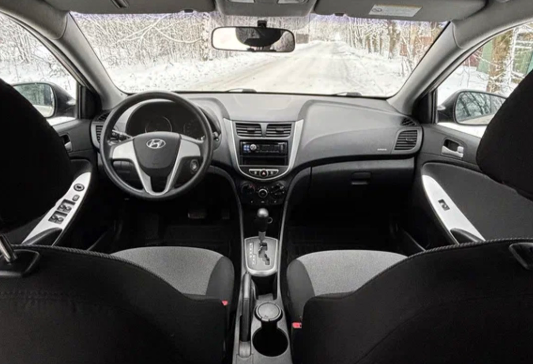 Аренда hyundai solaris эконом класса 2014 года в городе Москва Перово от 1680 руб./сутки, передний привод, двигатель: бензин, объем 1.6 литров, каско (Впишу в полис), ОСАГО (Мультидрайв), без водителя, недорого, вид 3 - RentRide