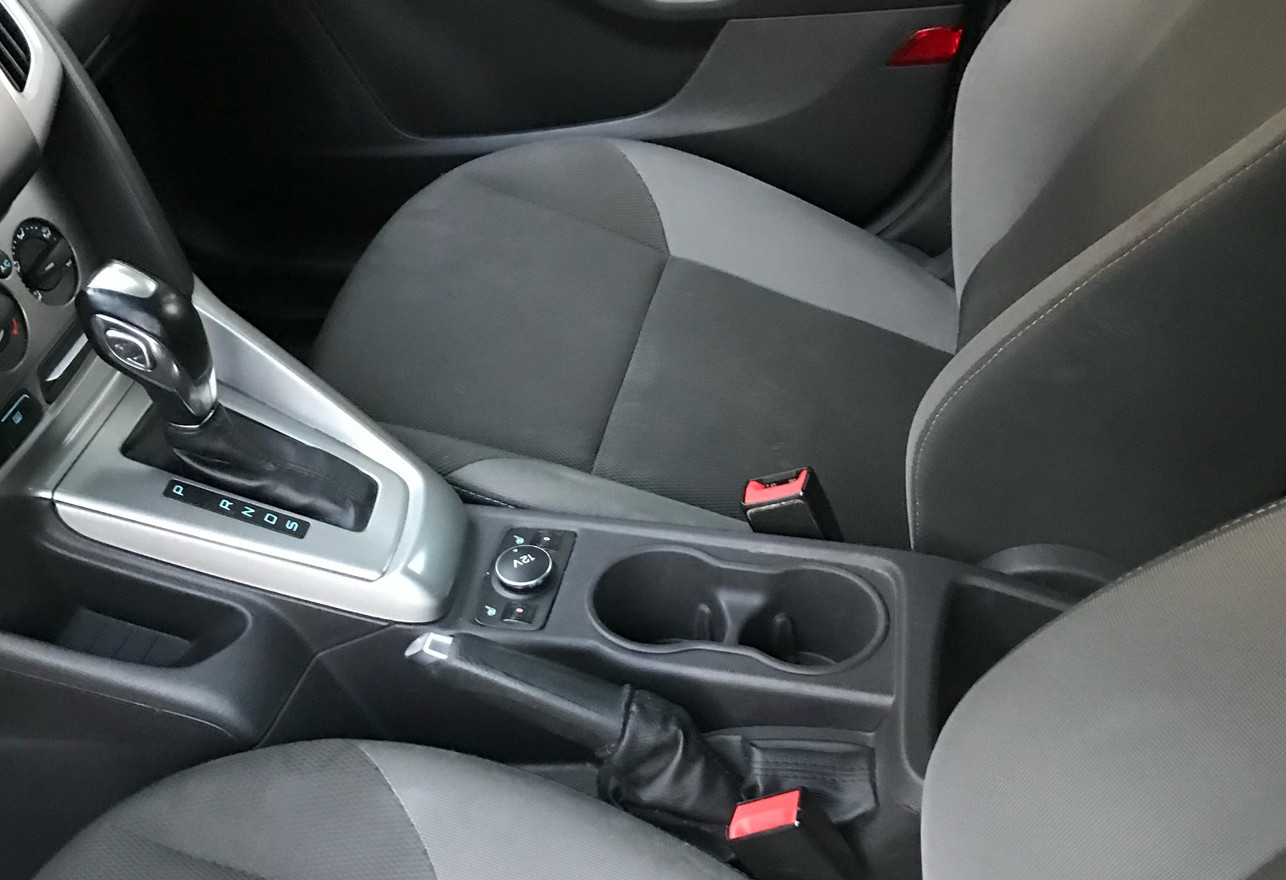 Аренда ford focus эконом класса 2012 года в городе Москва Электрозаводская от 2400 руб./сутки, задний привод, двигатель: бензин, объем 1.6 литров, ОСАГО (Впишу в полис), без водителя, недорого, вид 4 - RentRide