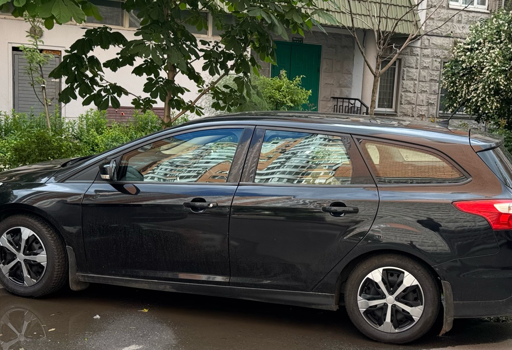 Аренда ford focus эконом класса 2012 года в городе Москва Электрозаводская от 2400 руб./сутки, задний привод, двигатель: бензин, объем 1.6 литров, ОСАГО (Впишу в полис), без водителя, недорого - RentRide