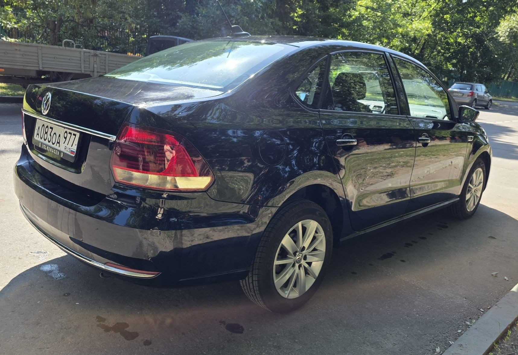 Аренда volkswagen polo эконом класса 2018 года в городе Москва Каширская от 2300 руб./сутки, задний привод, двигатель: бензин, объем 1.6 литров, ОСАГО (Впишу в полис), без водителя, недорого, вид 3 - RentRide