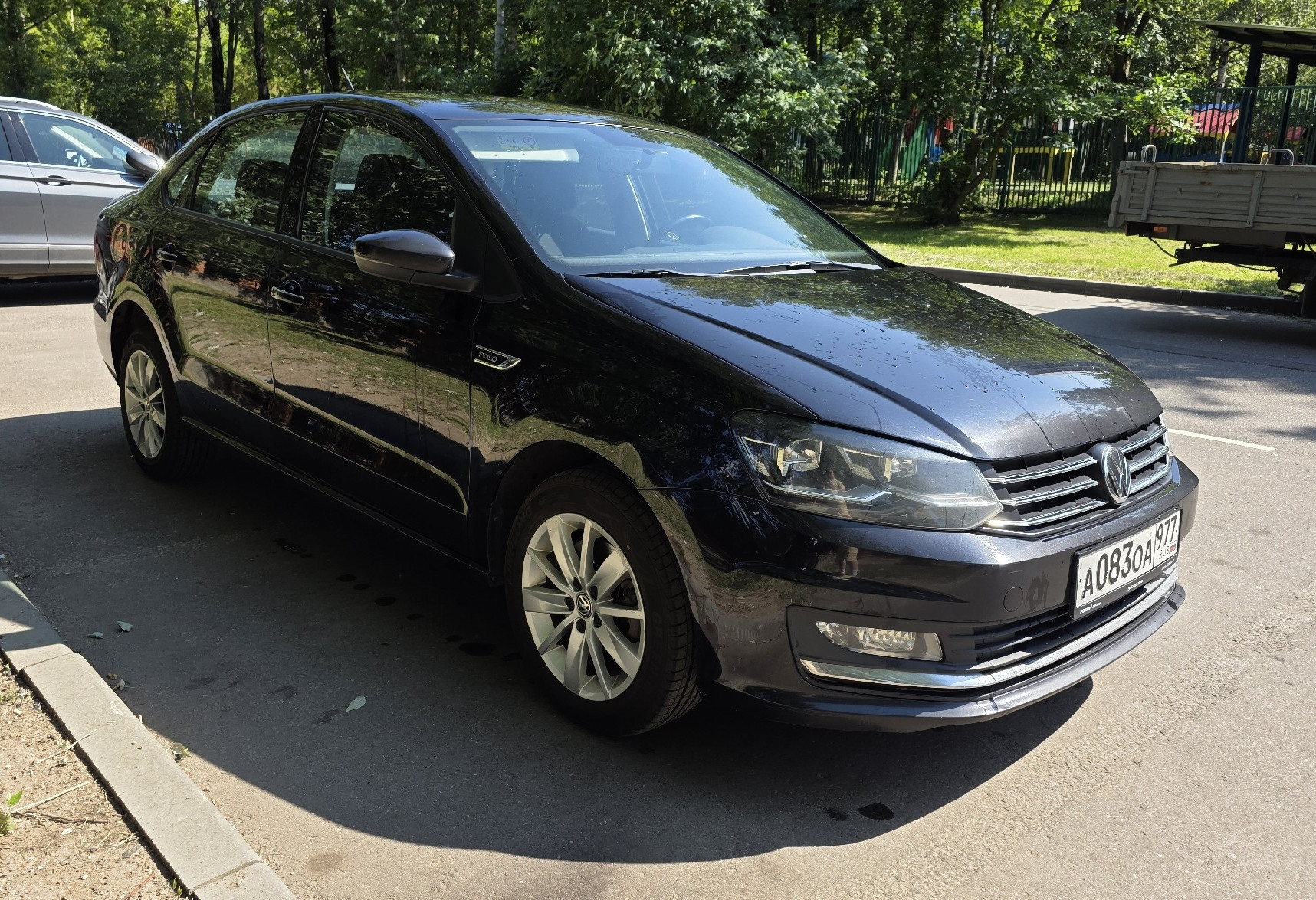 Аренда volkswagen polo эконом класса 2018 года в городе Москва Каширская от 2300 руб./сутки, задний привод, двигатель: бензин, объем 1.6 литров, ОСАГО (Впишу в полис), без водителя, недорого, вид 2 - RentRide
