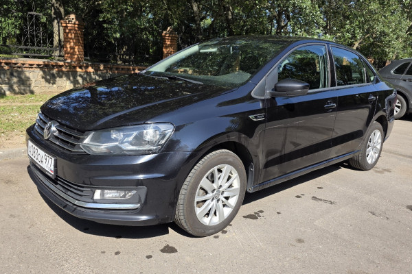 Прокат авто volkswagen polo эконом класса 2018 года в городе Москва Каширская от 2300 руб./сутки, задний привод, двигатель: бензин, объем 1.6 литров, ОСАГО (Впишу в полис), без водителя, недорого - RentRide