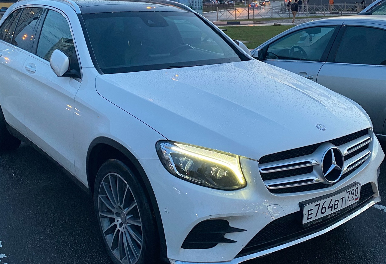 Аренда mercedes-benz glc бизнес класса 2015 года в городе Москва Новослободская от 7999 руб./сутки, полный привод, двигатель: бензин, объем 2 литра, ОСАГО (Впишу в полис), без водителя, недорого - RentRide
