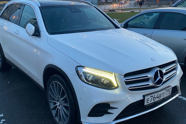 Прокат авто mercedes-benz glc бизнес класса 2015 года в городе Москва Новослободская от 7999 руб./сутки, полный привод, двигатель: бензин, объем 2 литра, ОСАГО (Впишу в полис), без водителя, недорого - RentRide