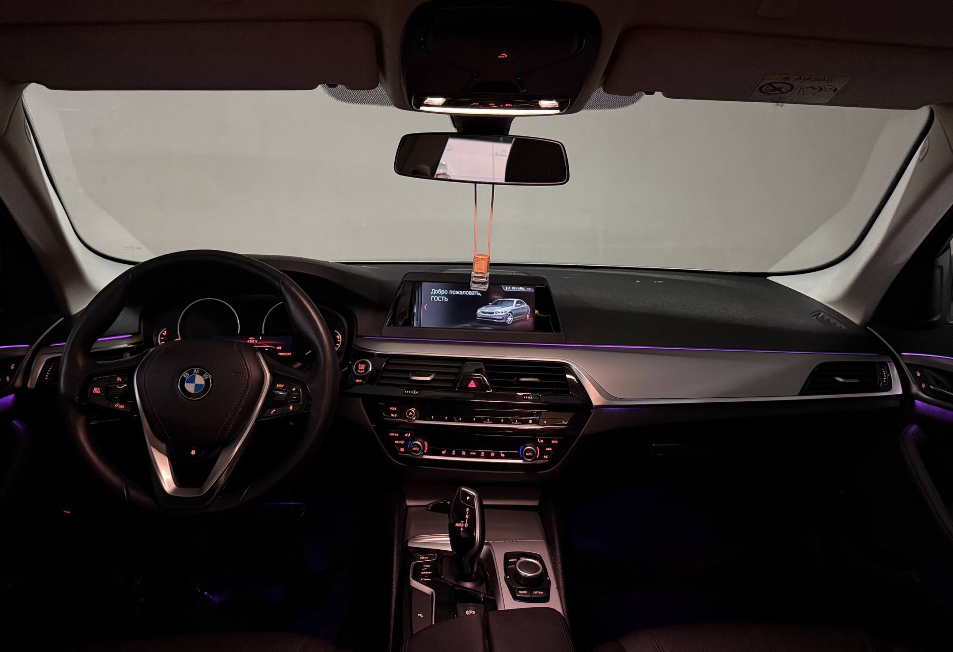 Аренда bmw 5-serii бизнес класса 2018 года в городе Москва Нагорная от 7192 руб./сутки, задний привод, двигатель: бензин, объем 2 литра, ОСАГО (Впишу в полис), без водителя, недорого, вид 5 - RentRide
