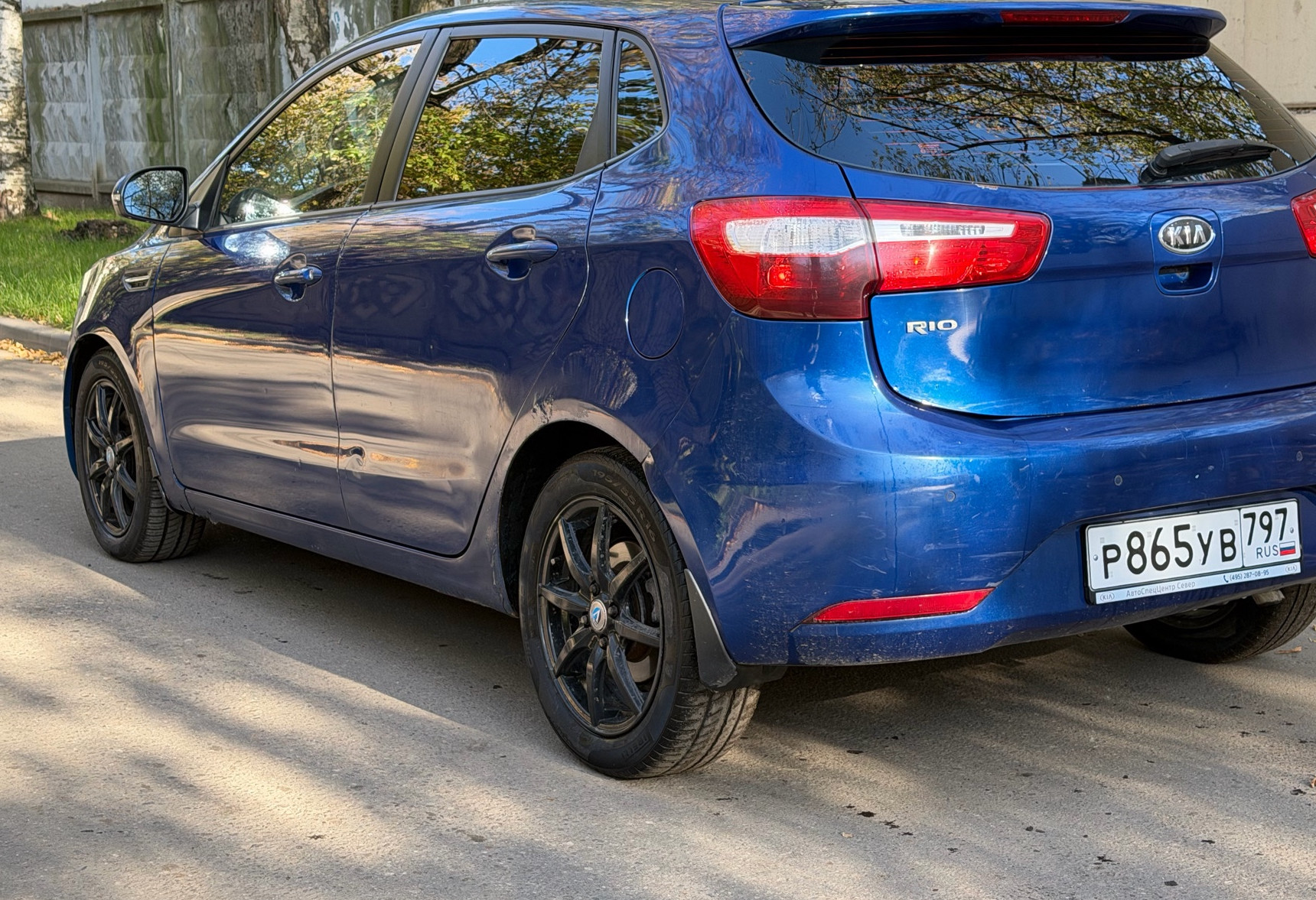 Аренда kia rio эконом класса 2012 года в городе Москва Водный стадион от 1800 руб./сутки, передний привод, двигатель: бензин, объем 1.6 литров, ОСАГО (Впишу в полис), без водителя, недорого, вид 4 - RentRide
