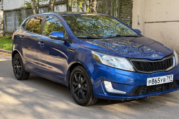 Прокат авто kia rio эконом класса 2012 года в городе Москва Водный стадион от 1800 руб./сутки, передний привод, двигатель: бензин, объем 1.6 литров, ОСАГО (Впишу в полис), без водителя, недорого - RentRide