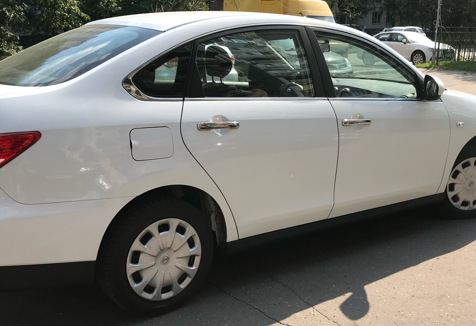 Аренда nissan almera эконом класса 2014 года в городе Москва Электрозаводская от 2400 руб./сутки, задний привод, двигатель: бензин, объем 1.6 литров, ОСАГО (Впишу в полис), без водителя, недорого, вид 4 - RentRide