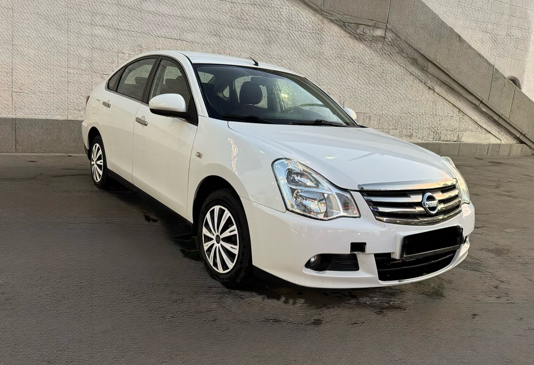 Аренда nissan almera эконом класса 2014 года в городе Москва Электрозаводская от 1900 руб./сутки, передний привод, двигатель: бензин, объем 1.6 литров, ОСАГО (Впишу в полис), без водителя, недорого, вид 2 - RentRide