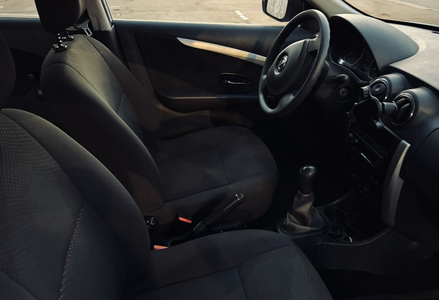 Аренда nissan almera эконом класса 2014 года в городе Москва Электрозаводская от 1900 руб./сутки, передний привод, двигатель: бензин, объем 1.6 литров, ОСАГО (Впишу в полис), без водителя, недорого, вид 5 - RentRide
