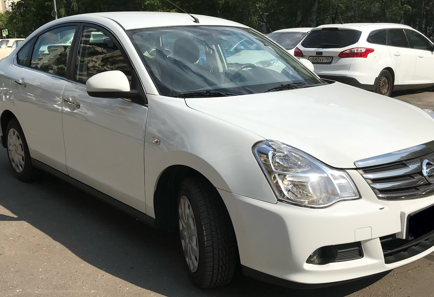 Аренда nissan almera эконом класса 2014 года в городе Москва Электрозаводская от 2400 руб./сутки, задний привод, двигатель: бензин, объем 1.6 литров, ОСАГО (Впишу в полис), без водителя, недорого - RentRide