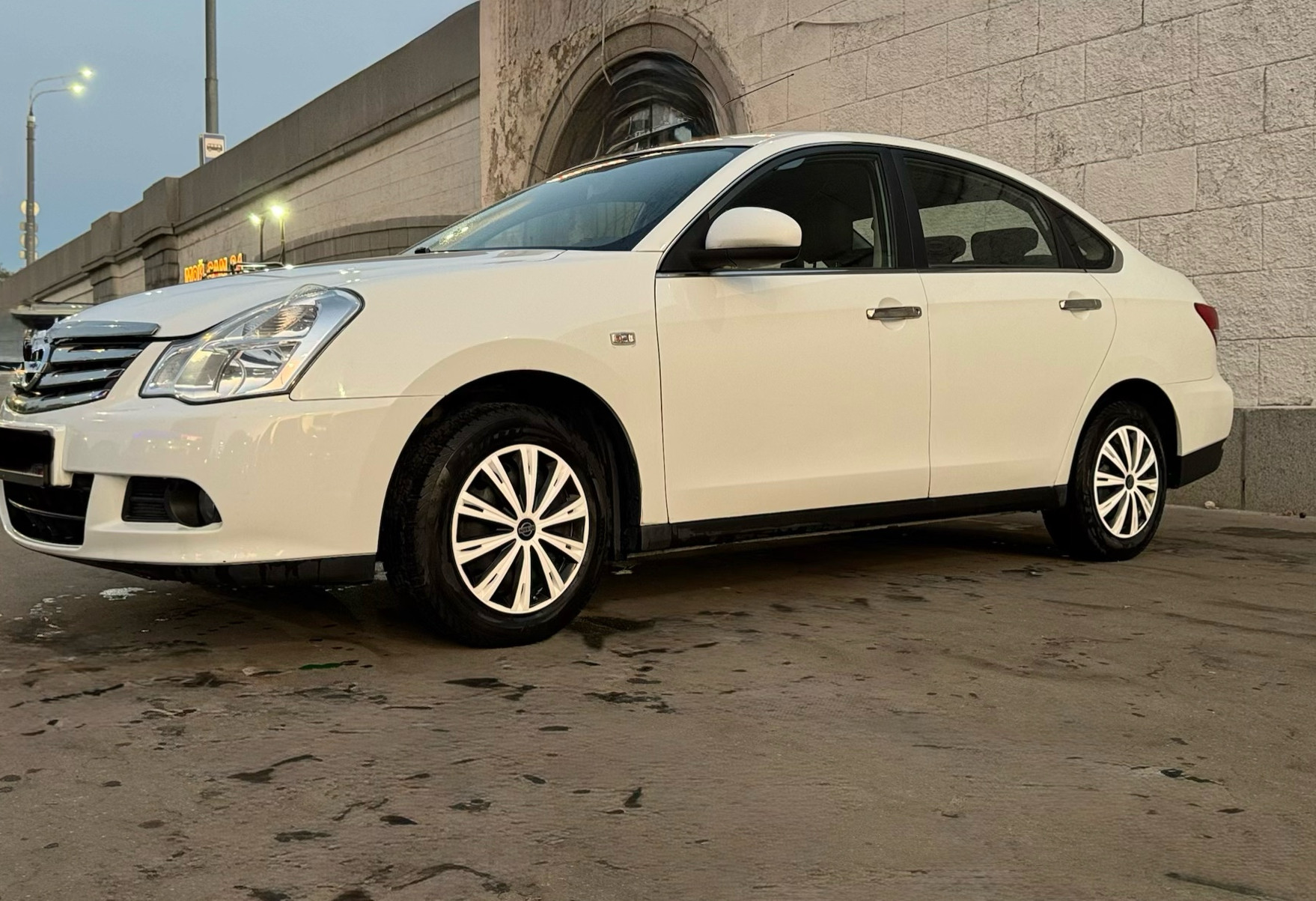 Аренда nissan almera эконом класса 2014 года в городе Москва Электрозаводская от 1900 руб./сутки, передний привод, двигатель: бензин, объем 1.6 литров, ОСАГО (Впишу в полис), без водителя, недорого, вид 4 - RentRide