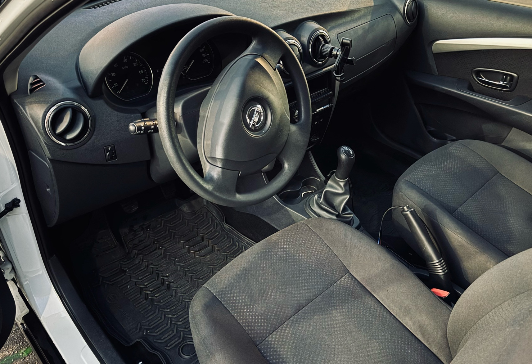 Аренда nissan almera эконом класса 2014 года в городе Москва Электрозаводская от 1900 руб./сутки, передний привод, двигатель: бензин, объем 1.6 литров, ОСАГО (Впишу в полис), без водителя, недорого, вид 9 - RentRide