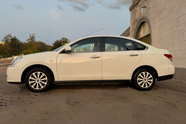 Прокат авто nissan almera эконом класса 2014 года в городе Москва Электрозаводская от 1900 руб./сутки, передний привод, двигатель: бензин, объем 1.6 литров, ОСАГО (Впишу в полис), без водителя, недорого - RentRide