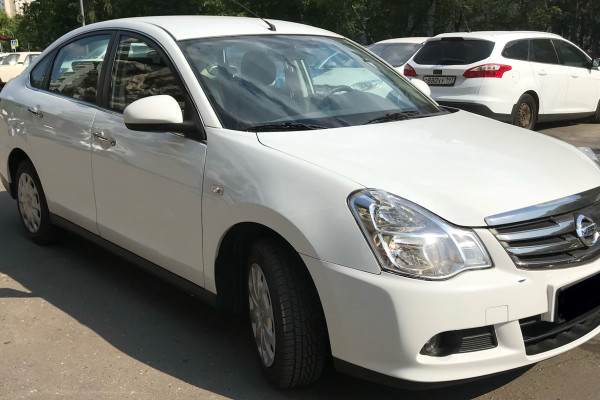 Прокат авто nissan almera эконом класса 2014 года в городе Москва Электрозаводская от 2400 руб./сутки, задний привод, двигатель: бензин, объем 1.6 литров, ОСАГО (Впишу в полис), без водителя, недорого - RentRide