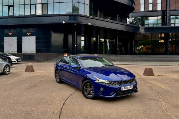 Прокат авто kia k5 комфорт класса 2020 года в городе Москва Нагорная от 5599 руб./сутки, передний привод, двигатель: бензин, объем 2 литра, ОСАГО (Впишу в полис), без водителя, недорого - RentRide