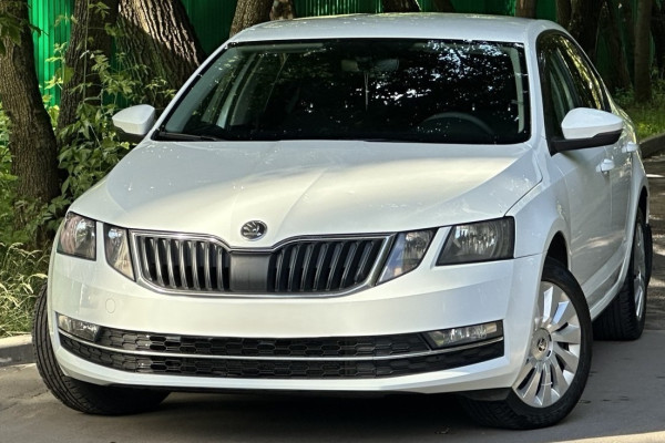 Прокат авто skoda octavia эконом класса 2017 года в городе Москва Нагорная от 3999 руб./сутки, передний привод, двигатель: бензин, объем 1.6 литров, ОСАГО (Впишу в полис), без водителя, недорого - RentRide