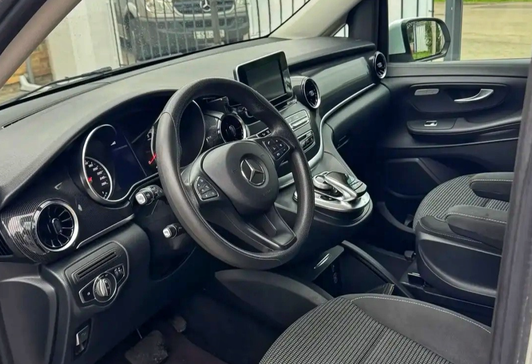 Аренда mercedes-benz v-klass 2019 года в городе Москва от 10990 руб./сутки, задний привод, двигатель: дизель, объем 2.2 литра, ОСАГО (Мультидрайв), без водителя, недорого, вид 3 - RentRide
