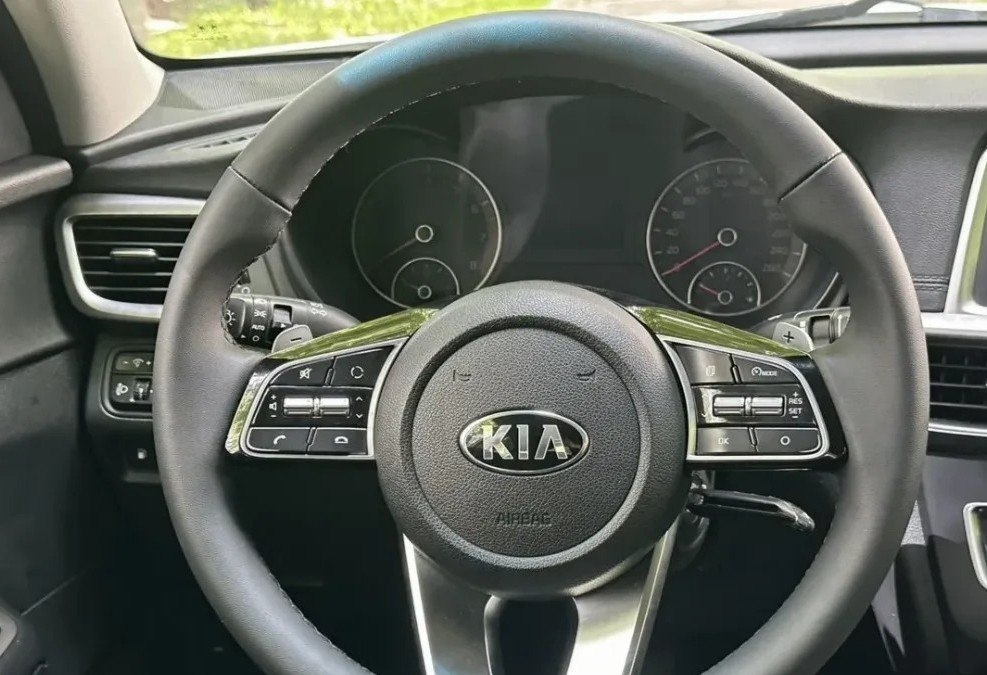 Аренда kia optima комфорт класса 2019 года в городе Москва Нагорная от 4799 руб./сутки, передний привод, двигатель: бензин, объем 2 литра, ОСАГО (Впишу в полис), без водителя, недорого, вид 5 - RentRide