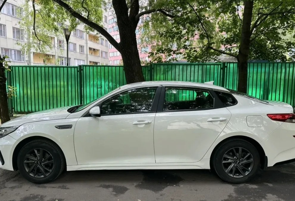 Аренда kia optima комфорт класса 2019 года в городе Москва Нагорная от 4799 руб./сутки, передний привод, двигатель: бензин, объем 2 литра, ОСАГО (Впишу в полис), без водителя, недорого, вид 3 - RentRide