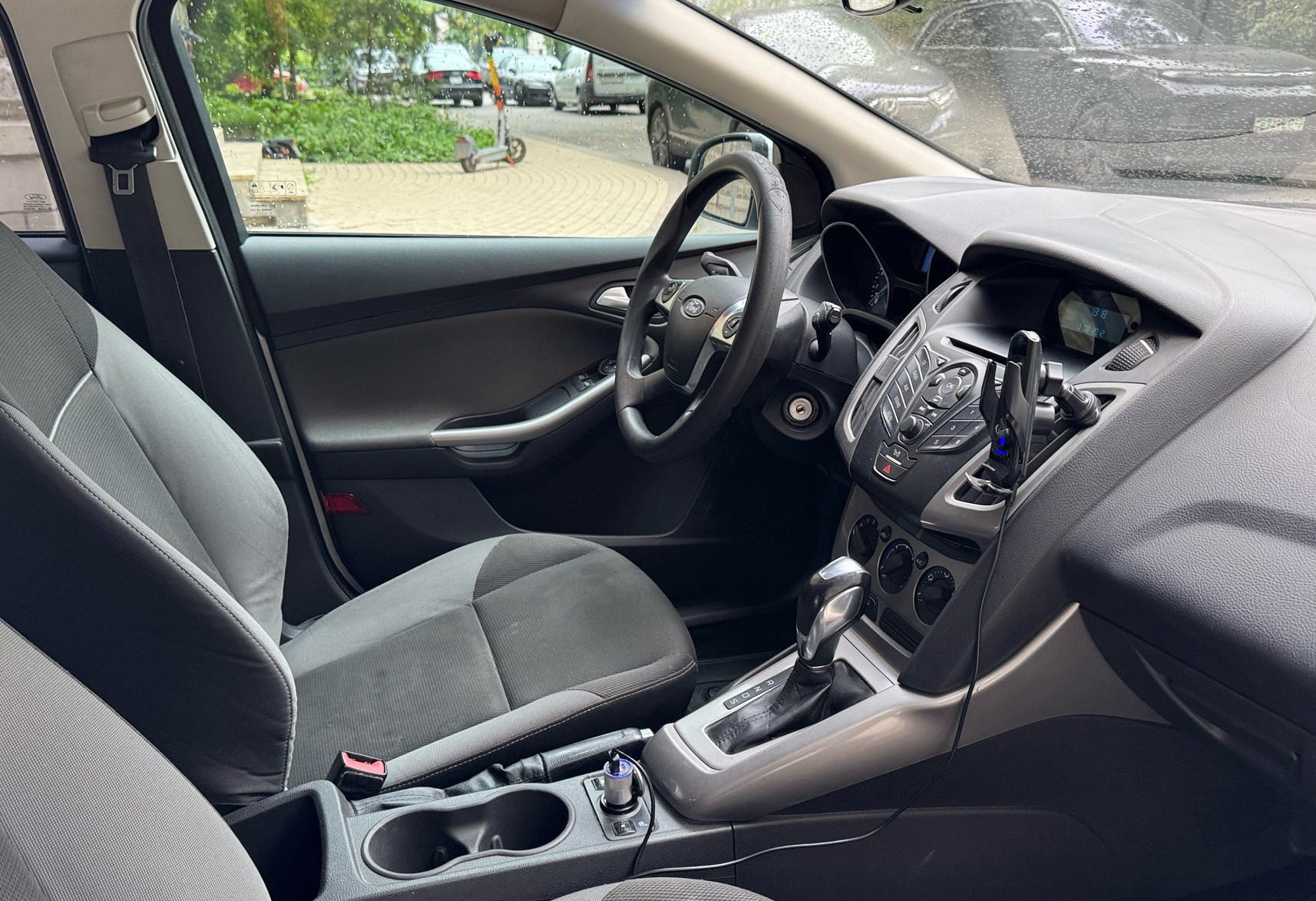 Аренда ford focus 2012 года в городе Москва Электрозаводская от 2400 руб./сутки, передний привод, двигатель: бензин, объем 1600 литров, ОСАГО (Впишу в полис), без водителя, недорого, вид 7 - RentRide