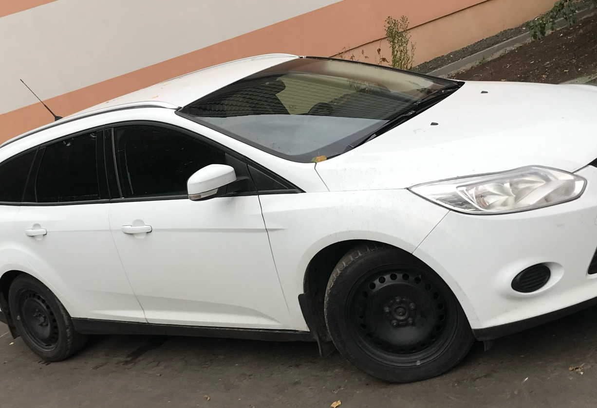 Аренда ford focus эконом класса 2012 года в городе Москва Электрозаводская от 2400 руб./сутки, передний привод, двигатель: бензин, объем 1600 литров, ОСАГО (Впишу в полис), без водителя, недорого - RentRide