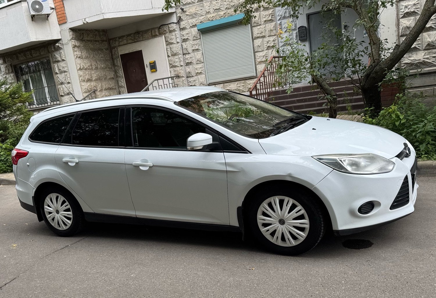 Аренда ford focus 2012 года в городе Москва Электрозаводская от 2400 руб./сутки, передний привод, двигатель: бензин, объем 1600 литров, ОСАГО (Впишу в полис), без водителя, недорого, вид 5 - RentRide