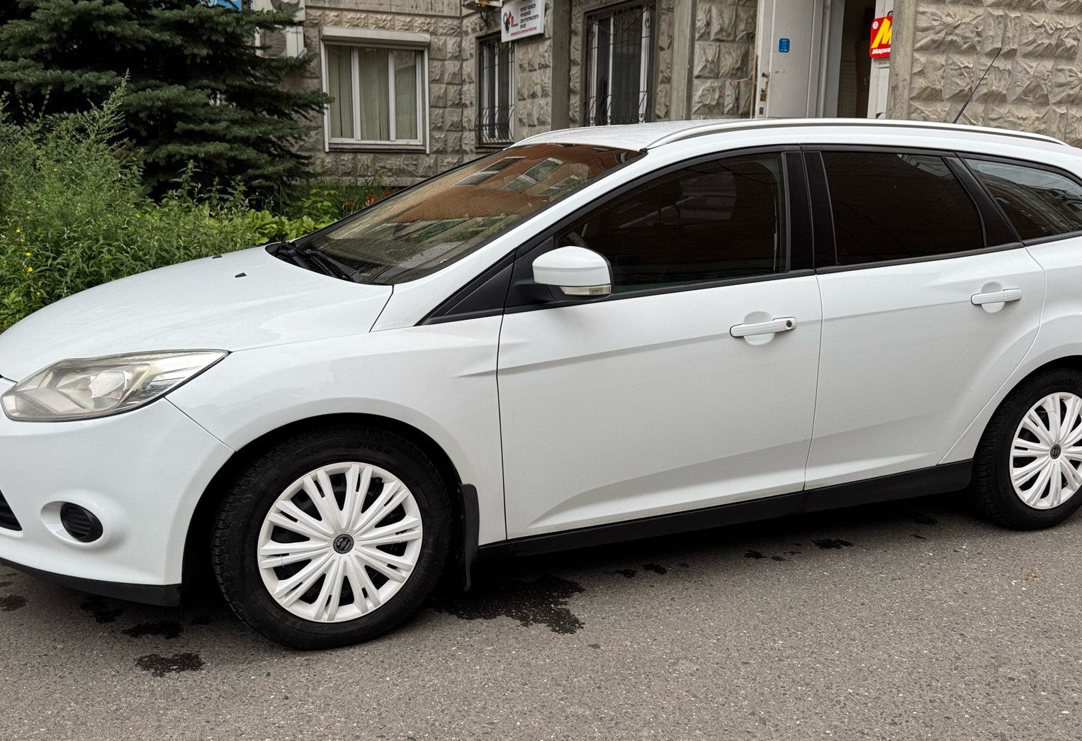 Аренда ford focus 2012 года в городе Москва Электрозаводская от 2400 руб./сутки, передний привод, двигатель: бензин, объем 1600 литров, ОСАГО (Впишу в полис), без водителя, недорого, вид 2 - RentRide