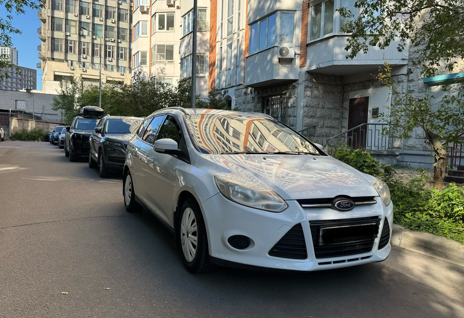 Аренда ford focus 2012 года в городе Москва Электрозаводская от 2400 руб./сутки, передний привод, двигатель: бензин, объем 1600 литров, ОСАГО (Впишу в полис), без водителя, недорого - RentRide