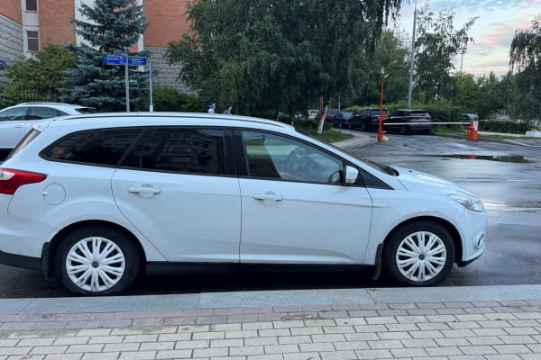 Прокат авто ford focus 2012 года в городе Москва Электрозаводская от 2400 руб./сутки, передний привод, двигатель: бензин, объем 1600 литров, ОСАГО (Впишу в полис), без водителя, недорого - RentRide