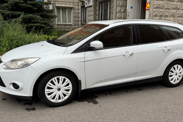 Прокат авто ford focus 2012 года в городе Москва Электрозаводская от 2400 руб./сутки, передний привод, двигатель: бензин, объем 1600 литров, ОСАГО (Впишу в полис), без водителя, недорого - RentRide