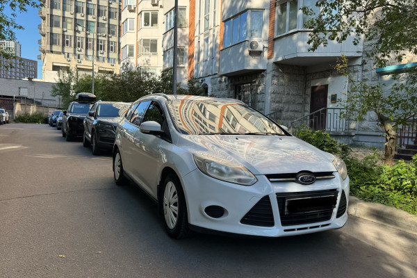 Прокат авто ford focus 2012 года в городе Москва Электрозаводская от 2400 руб./сутки, передний привод, двигатель: бензин, объем 1600 литров, ОСАГО (Впишу в полис), без водителя, недорого - RentRide