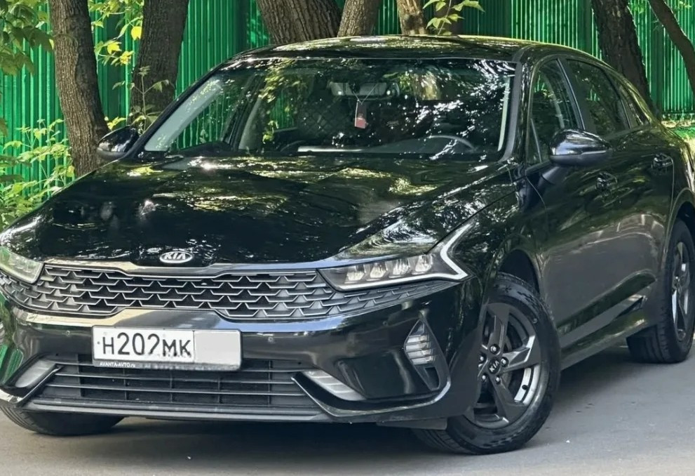 Аренда kia k5 комфорт класса 2021 года в городе Москва Нагорная от 5599 руб./сутки, передний привод, двигатель: бензин, объем 2 литра, ОСАГО (Впишу в полис), без водителя, недорого - RentRide