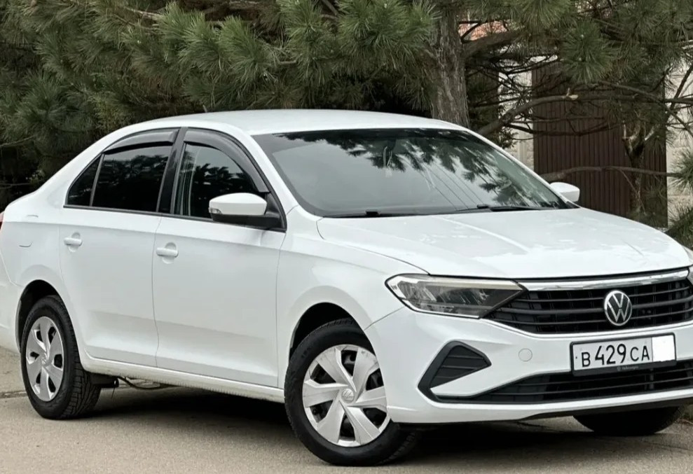 Аренда volkswagen polo эконом класса 2021 года в городе Москва Нагорная от 3600 руб./сутки, передний привод, двигатель: бензин, объем 1.6 литров, ОСАГО (Впишу в полис), без водителя, недорого - RentRide