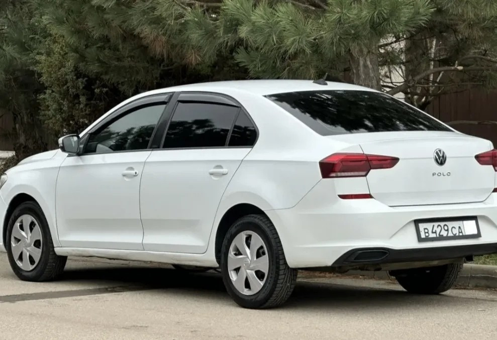 Аренда volkswagen polo эконом класса 2021 года в городе Москва Нагорная от 3600 руб./сутки, передний привод, двигатель: бензин, объем 1.6 литров, ОСАГО (Впишу в полис), без водителя, недорого, вид 2 - RentRide