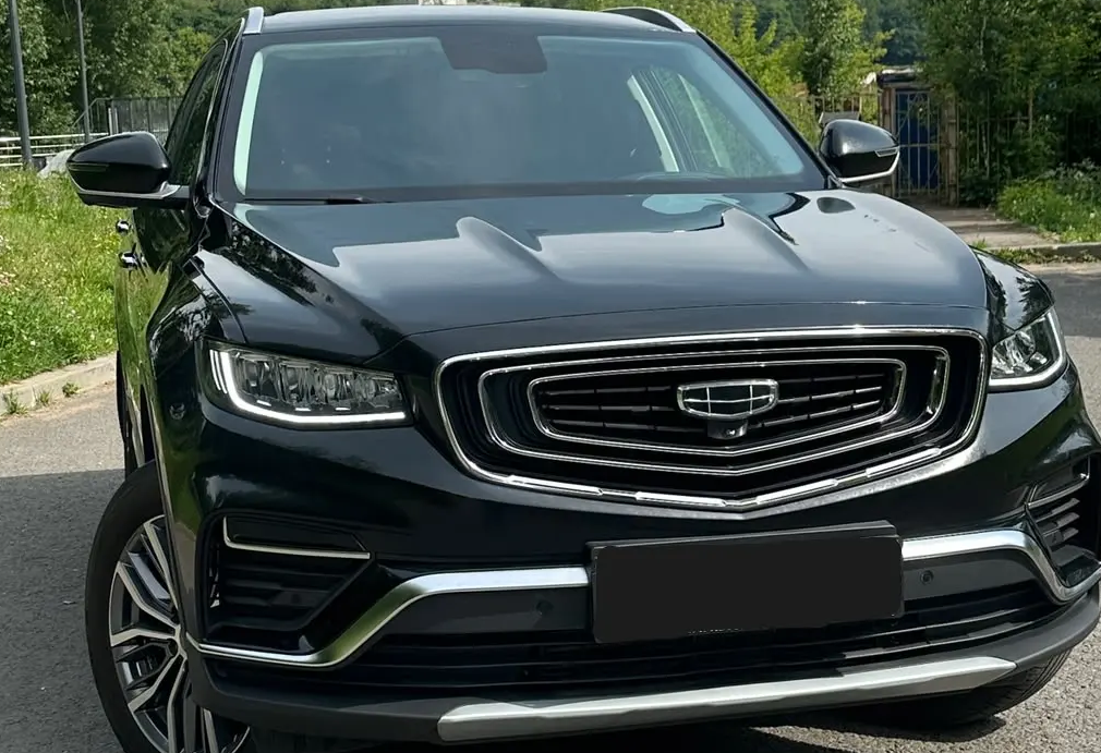 Аренда geely atlas-pro комфорт класса 2024 года в городе Москва от 4500 руб./сутки, передний привод, двигатель: бензин, объем 1.5 литров, каско (Мультидрайв), ОСАГО (Мультидрайв), без водителя, недорого - RentRide