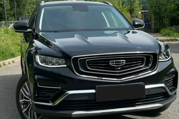 Прокат авто geely atlas-pro комфорт класса 2024 года в городе Москва от 4500 руб./сутки, передний привод, двигатель: бензин, объем 1.5 литров, каско (Мультидрайв), ОСАГО (Мультидрайв), без водителя, недорого - RentRide