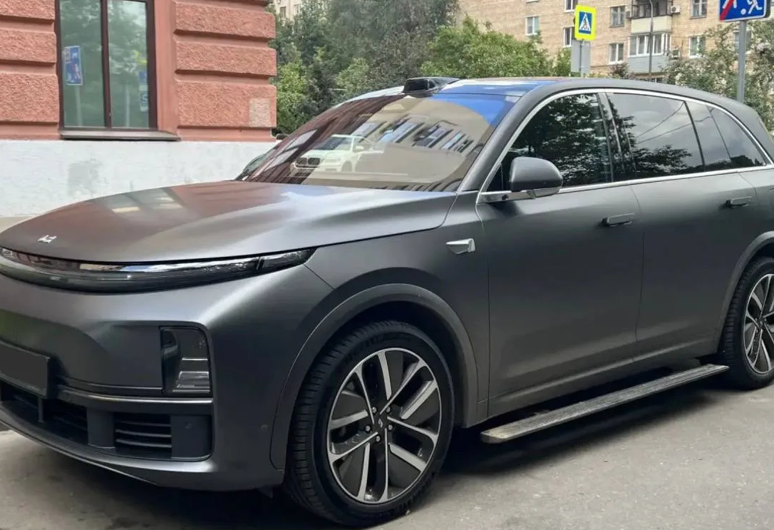 Аренда lixiang l7 бизнес класса 2024 года в городе Москва от 15500 руб./сутки, полный привод, двигатель: гибрид, объем 1.5 литров, каско (Мультидрайв), ОСАГО (Мультидрайв), без водителя, недорого - RentRide