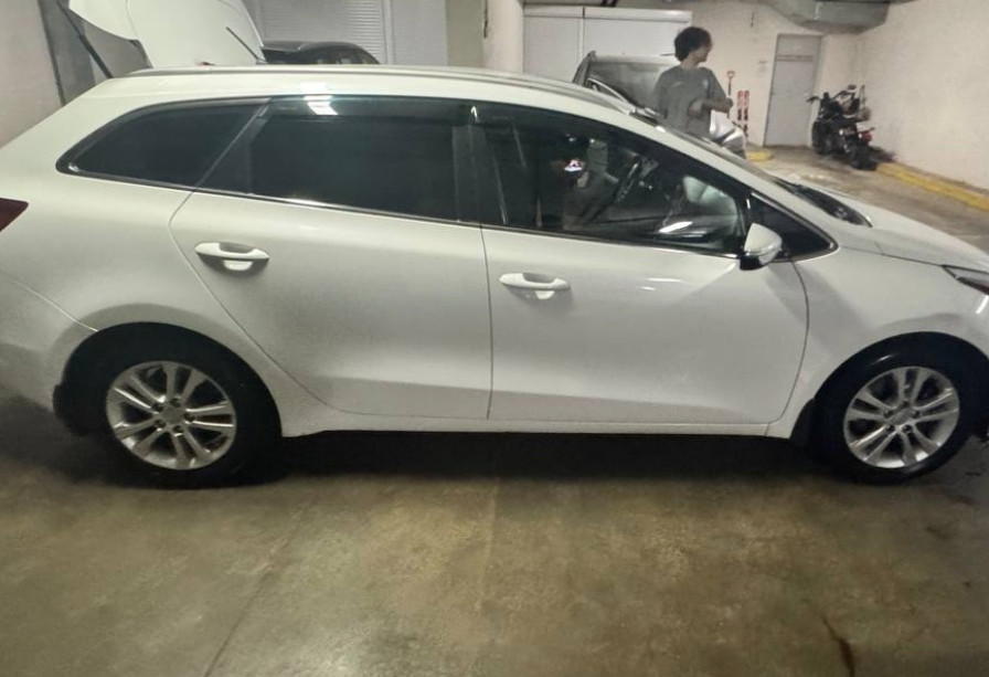 Аренда kia ceed эконом класса 2014 года в городе Москва Нагорная от 3992 руб./сутки, передний привод, двигатель: бензин, объем 1.6 литров, ОСАГО (Впишу в полис), без водителя, недорого, вид 3 - RentRide