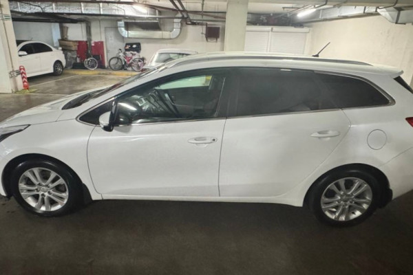 Прокат авто kia ceed эконом класса 2014 года в городе Москва Нагорная от 3992 руб./сутки, передний привод, двигатель: бензин, объем 1.6 литров, ОСАГО (Впишу в полис), без водителя, недорого - RentRide